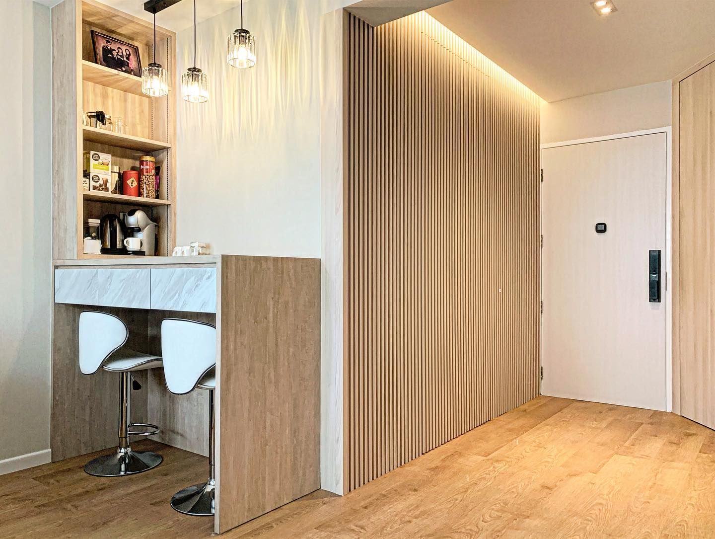 Compact resale flat desk nook