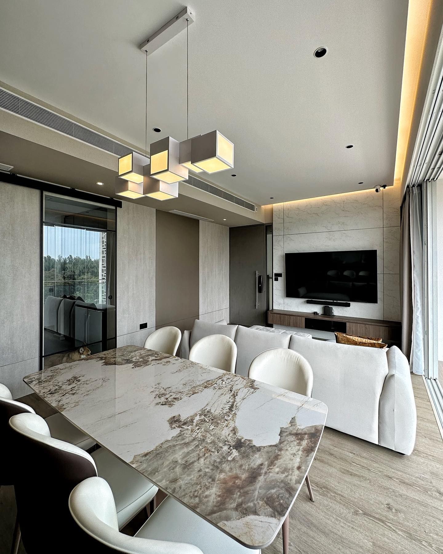 Light, warm living and dining area